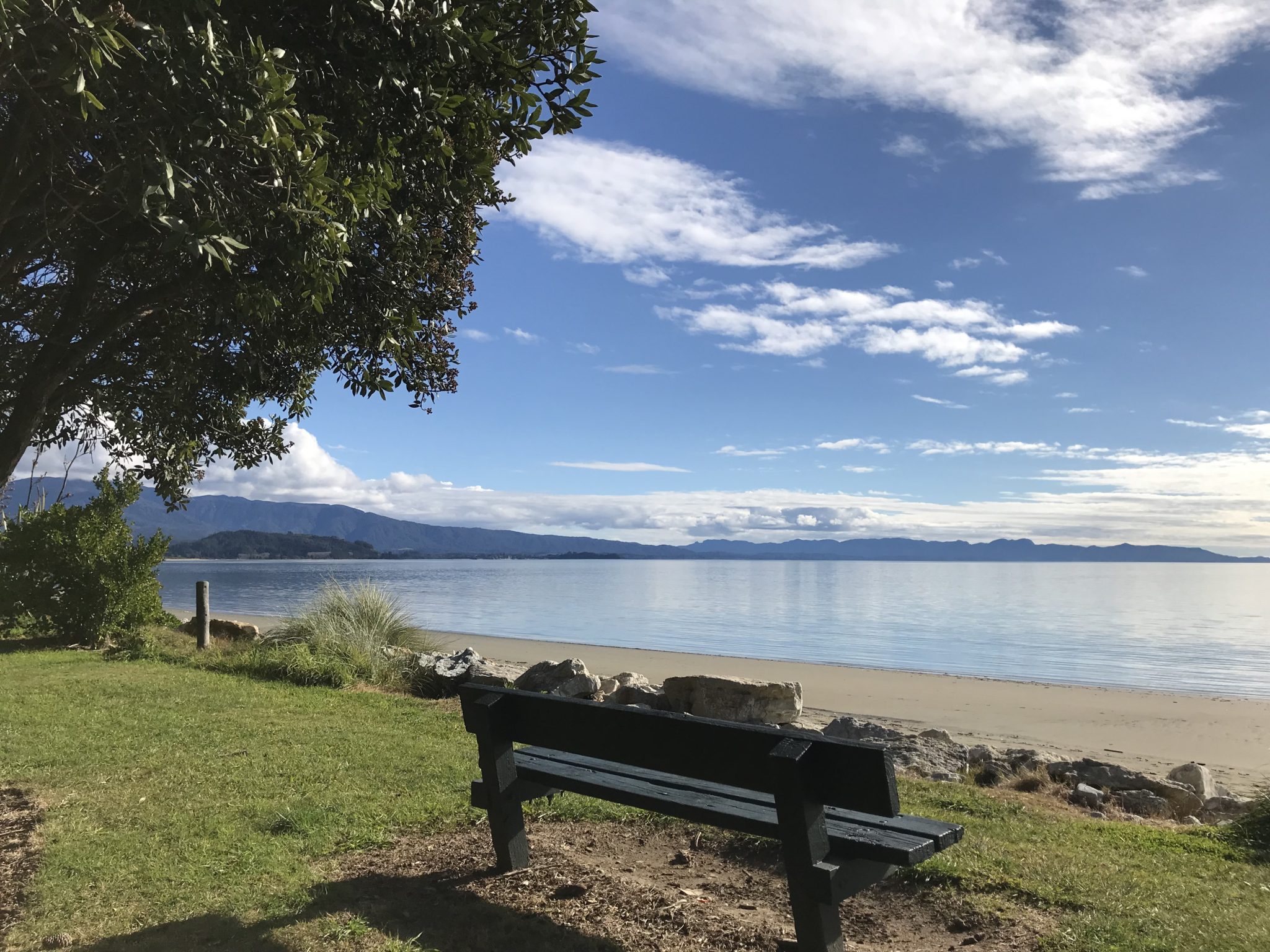 get between the North and South Islands of New Zealand