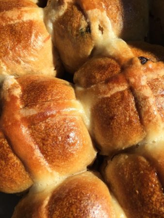 bread recipes - hot cross bun